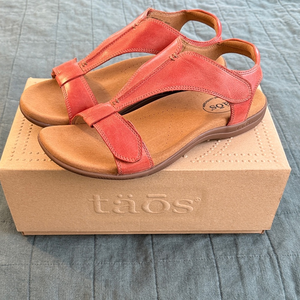 New in Box Taos “The Show” leather sandals in “Bruschetta” Sz 10